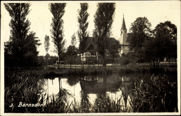 Postcard Bärnsdorf Radeburg in Saxony, shore area, church, half-timbered house