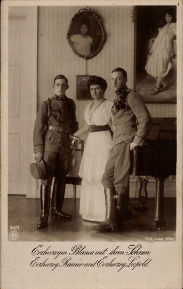 Postcard Archduchess Blanca with sons, Archduke Rainer and Archduke Leopold, NPG 5423