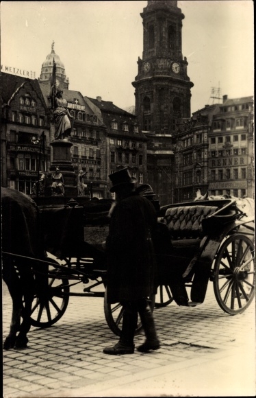 Ak Dresden, Altmarkt, koets, apotheek, toren met klok