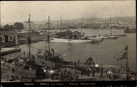 Photo Postcard Varna Varna Bulgaria, Warships of the Bulgarian Navy in the port