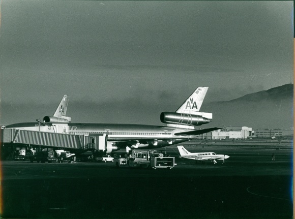 Photo aircraft at an airport, American Airlines
