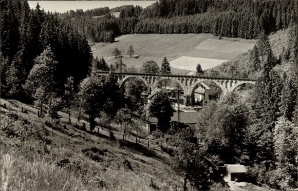Postcard Wurzbach in the Saale Orla district, partial view of the village with viaduct, view from Charlottenfels