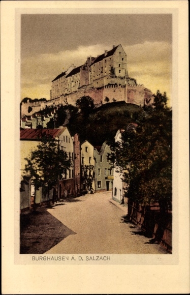 Postcard Burghausen in the district of Altötting Upper Bavaria, street section, castle