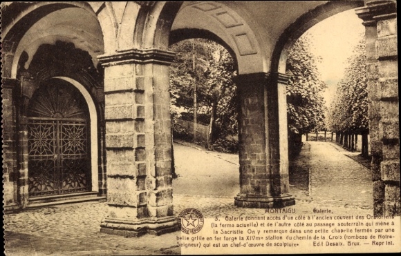 KP Montaigu Vendee, galeria z przodu, stary klasztor, przejście do zakrystii, stacja XIV