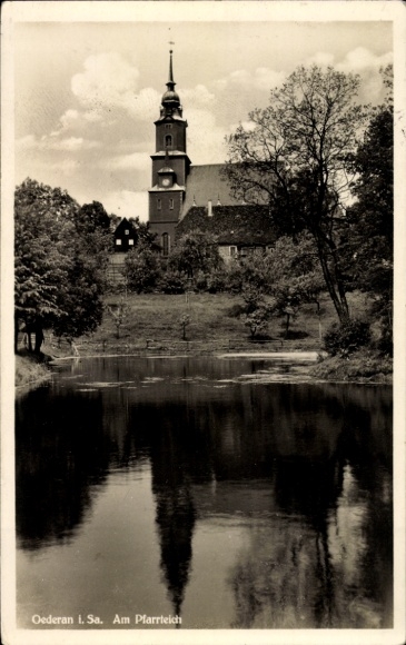 Ak Oederan in Sachsen, Kirche, Wasserreflexion, Bäume, Landschaft, Wolken