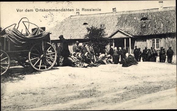 Postcard Raseiniai Raseinen Rossienie Litauen, Vor dem Ortskommandanten, 1. WK