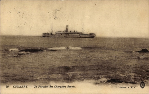 Ak Conakry Guinea, schip op het water, uit tekst in het Frans