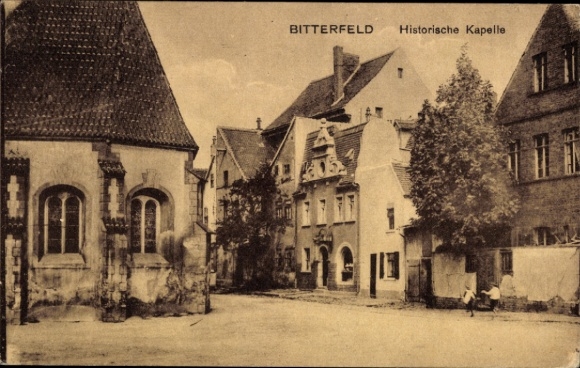 Postcard Bitterfeld in Saxony-Anhalt, chapel, city view, old buildings