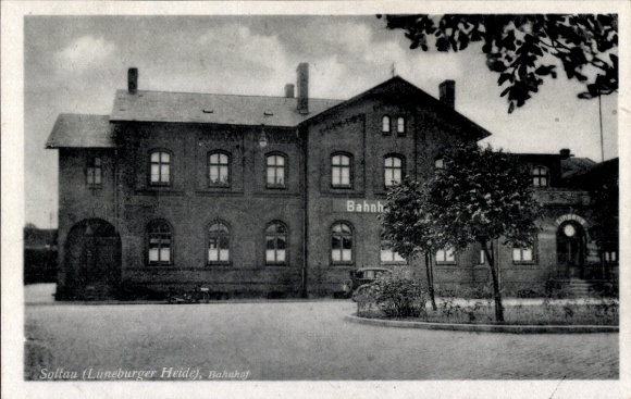 Ak Soltau Lüneburger Heide Niedersachsen, Bahnhof, Straßenseite