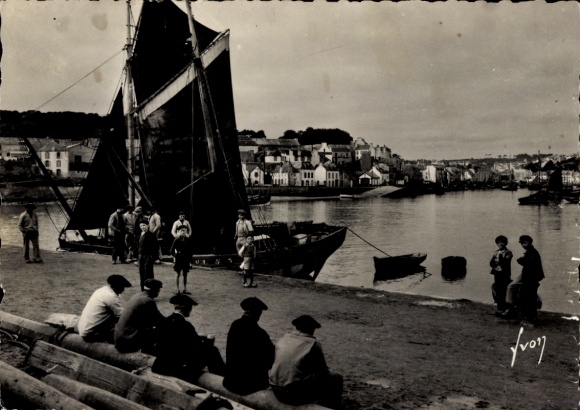 Postcard Audierne Finistère, Le Port