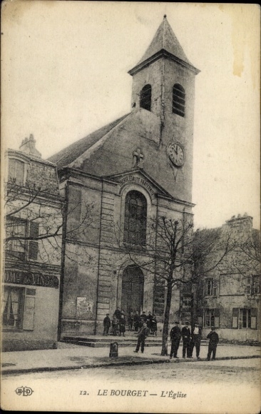 Ak Le Bourget Seine Saint Denis, Kirche,  Architektur, Menschen auf der Straße, Uhrturm