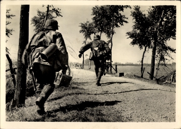 Postcard Waffen SS, MG forward!