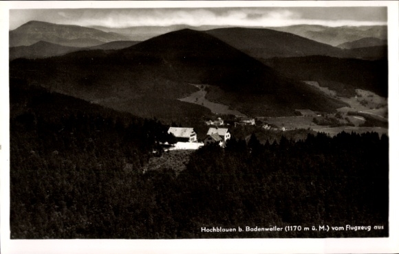 Ak Blauen Badenweiler im Schwarzwald, Fliegeraufnahme, Hochblauen