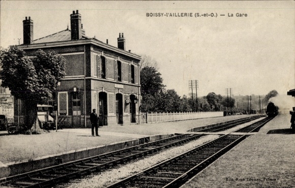 PC Boissy l'Aillerie Val d'Oise, train station, track side