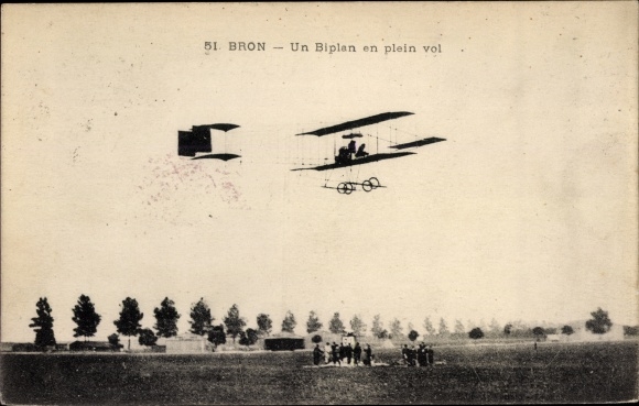 Postcard Bron, Un Biplan en plein vol, biplanes, civil aircraft