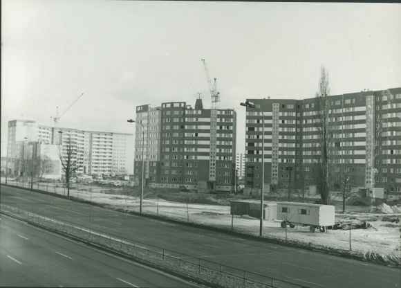 Photo Berlin Lichtenberg Alt Friedrichsfelde, street of liberation, new building district under construction, crane
