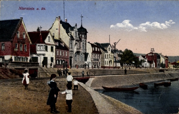 Postcard Nierstein am Rhein, painting of a waterfront promenade with several buildings, water and clouds