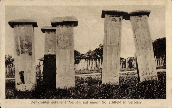 Ak Serbien, Denkmäler gefallener Serben auf einem Schlachtfeld