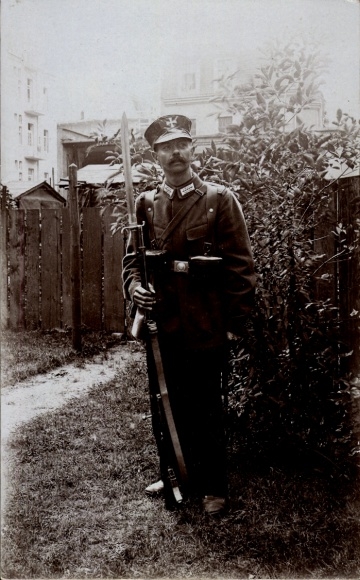Photo Postcard German soldier in uniform, Landwehr, bayonet