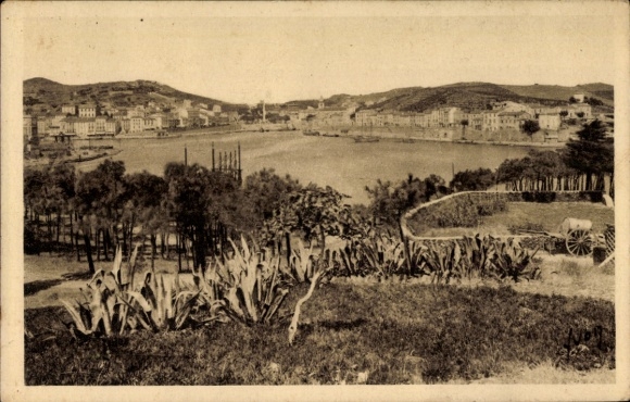 Postcard Port Vendres Pyrénées Orientales, general view of the port