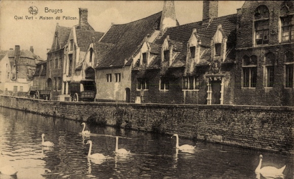 Ak Bruges Brügge Flandern Westflandern,  Quai Vert, Maison de Pellican, Schwäne im Wasser