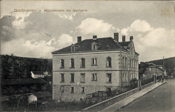 Ak Troisfontaines Dreibrunnen Lothringen Moselle, Mädchenheim der Glasfabrik