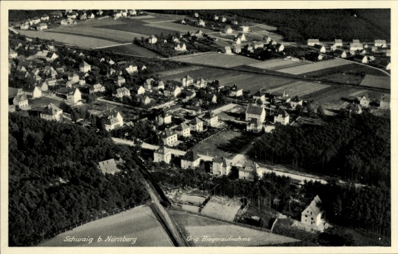 Ak Schwaig bei Nürnberg Mittelfranken, Luftaufnahme von Schwaig, viele Häuser, Felder, Wald,  Ans