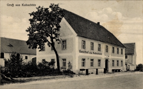 Ak Kubschütz in Sachsen, Gasthof zu  Gebäude, Baum, Straße
