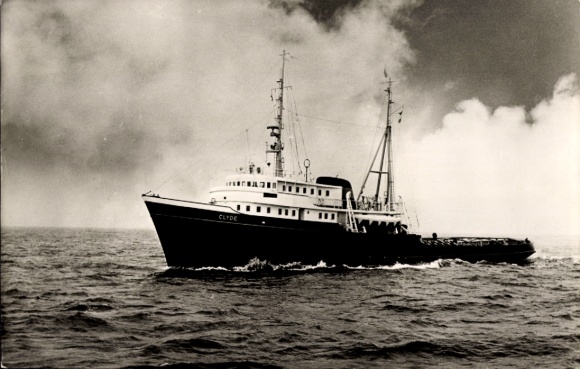 Postcard tug MT Clyde at full speed, L. Smit & Co., International Sleep Service