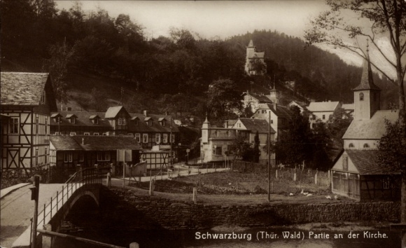 Postcard Schwarzburg in Thuringia, Thuringian Forest, Ville Church, old half-timbered houses, bridge
