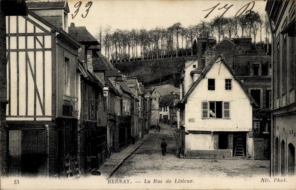 CPA Bernay Eure, La Rue de Lisieux