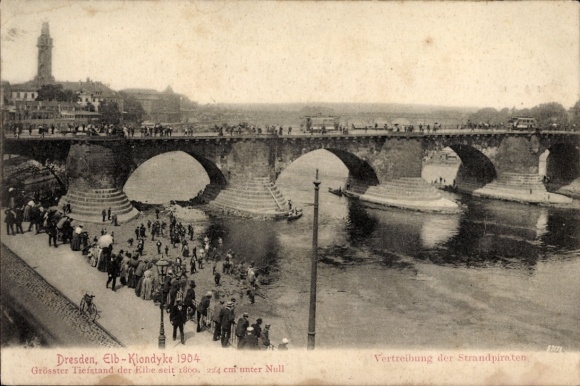 Postcard Dresden, Elb Klondyke, low water level of the Elbe in July 1904, expulsion of the beach pirates