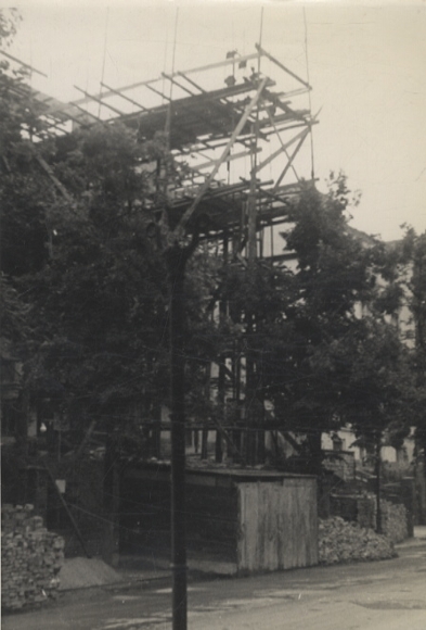 Original Foto Berlin Wilmersdorf, Landhausklinik in der Landhausstraße, um 1946, ca. 12 x 17 cm