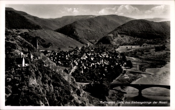 Ak Treis Karden an der Mosel, Fliegeraufnahme, Siebengebirge, Mosel