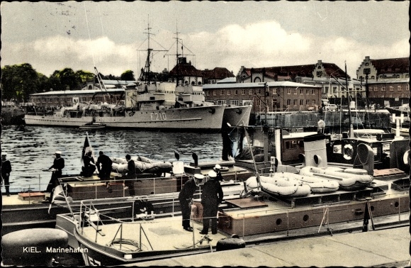 Postcard Hanseatic City of Kiel, naval port, Federal Navy ship F 210