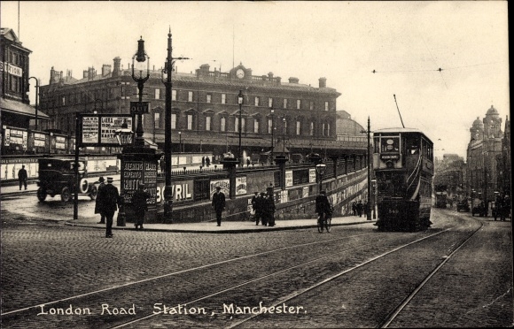 Postcard Manchester England, London Road Station, Tram