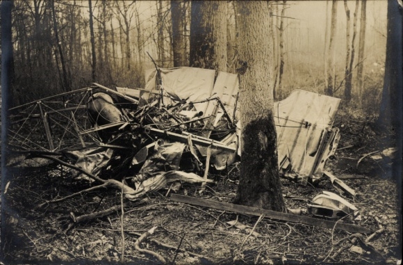 Photo Postcard traffic accident, aircraft remains in the forest