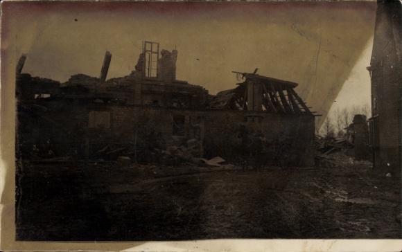 Postcard Riesenberger Häuser Sosa Eibenstock in the Ore Mountains, ruins of a house, a man with a...