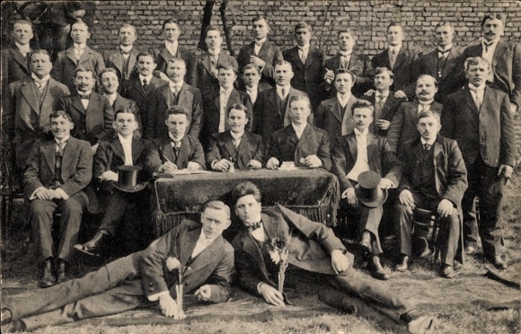 Postcard Berbisdorf Radeburg Saxony, men, group photo