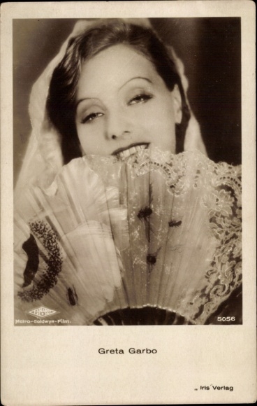 Postcard actress Greta Garbo, portrait, fan, Amag Iris 5056