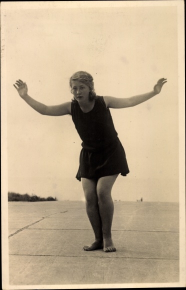 PC Berlin Wilmersdorf, Bode School, Kaiserallee 49-50, gymnast, dancer, full body portrait