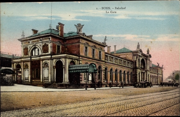 PC Bonn in North Rhine-Westphalia, side view of the train station