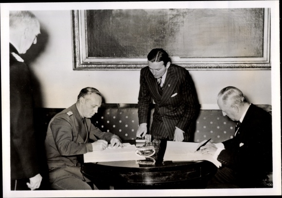 Photo Hoffmann, German Danish Non-Aggression Pact, Berlin, von Ribbentrop, von Zahle, May 1939