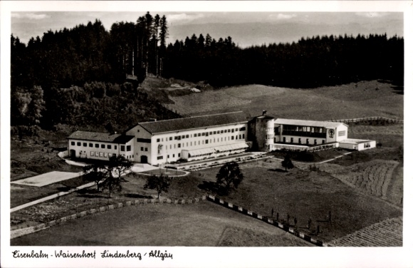 Ak Lindenberg im Allgäu Schwaben, spoorwegweeshuis, landschap, gebouw, zwart-witfotografie