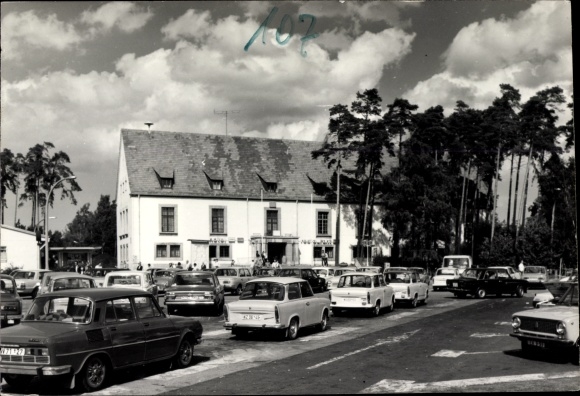 Photo Postcard Hermsdorf in Thuringia, Autbahn Rasthof Hermsdorfer Kreuz, Trabant