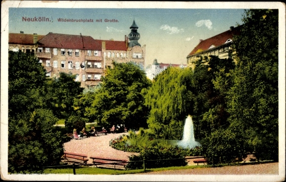 Postcard Berlin Neukölln, Wildenbruchplatz, grotto, water fountain