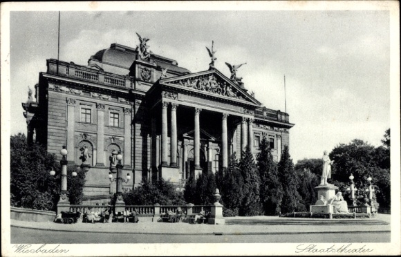 Ak Wiesbaden in Hessen,  Staatstheater, Statue, Laternen, Bäume