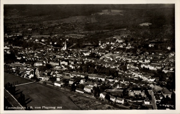 KP Emmendingen im Breisgau Baden, widok z lotu ptaka na pejzaż miejski, drzewa, domy, kościół