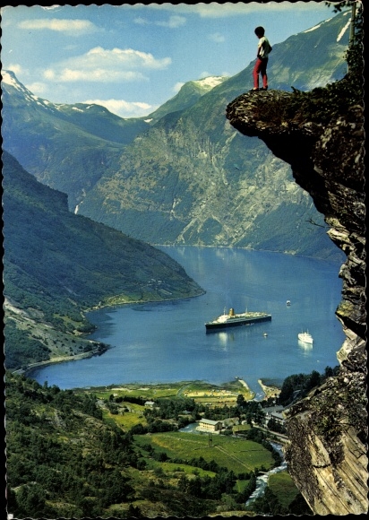 Ak Geiranger Noorwegen, mooi uitzicht, bergen, stoomboot