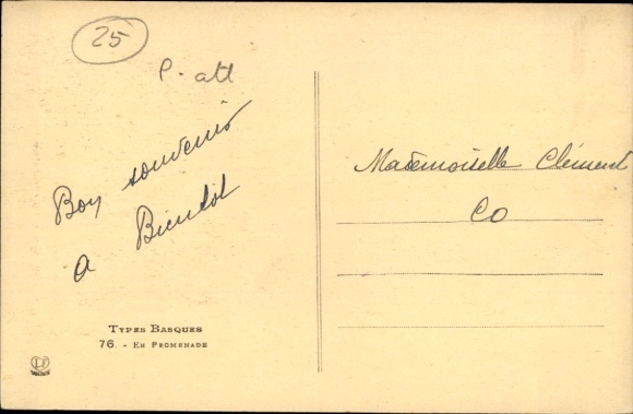 Postcard Au pays Basque, type basque, man with pipe, old woman